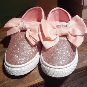 Girls adorable fashion loafer. Size 11